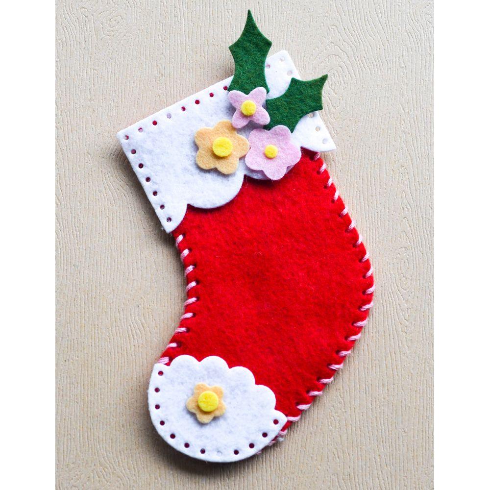 Memory Box Stitchable Stocking Dies 94825 blooms